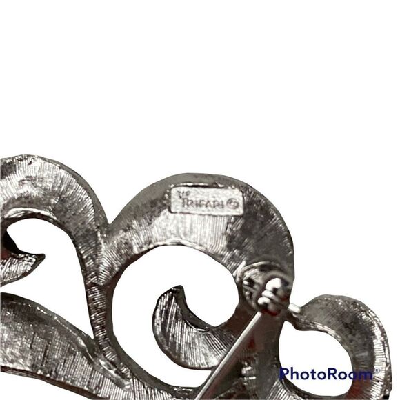 Vintage Trifari Brooch Pin Swirl Textured Silver Tone Signed - Picture 6 of 6